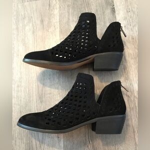 Vince Camuto Black Zip Back VC Phortiena Zip Back Shoes